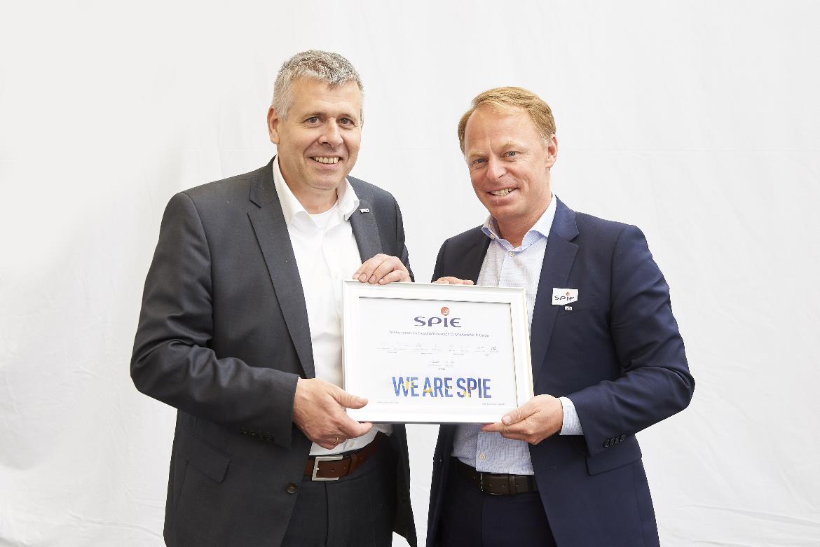 Peter Pfannenstiel (Leiter Geschäftsbereich CityNetworks & Grids) und Gerald Edler (Leiter Region Österreich im Geschäftsbereich CityNetworks & Grids) - Bildnachweis SPIE